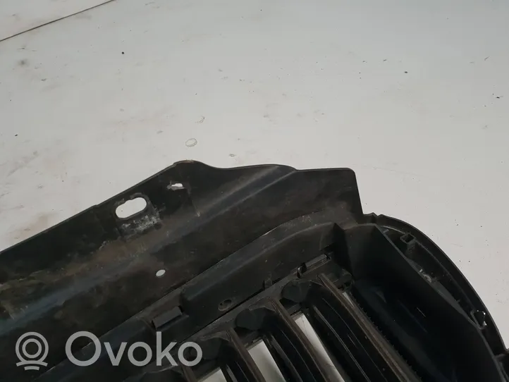 BMW 7 G11 G12 Kratka wlotu powietrza na maskę 7347374