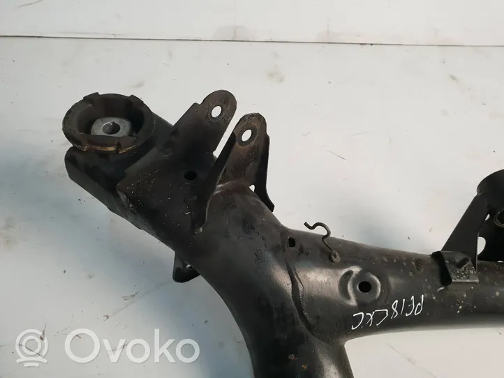 BMW 3 F30 F35 F31 Belka osi tylnej 6863149