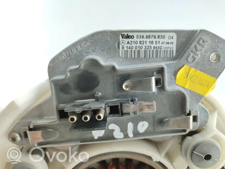 Mercedes-Benz E W210 Salono oro mazgo plastikinis korpusas A2108211651