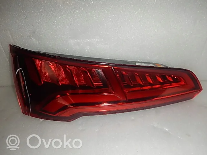 Audi Q5 SQ5 Aizmugurējais lukturis virsbūvē 80A945093B