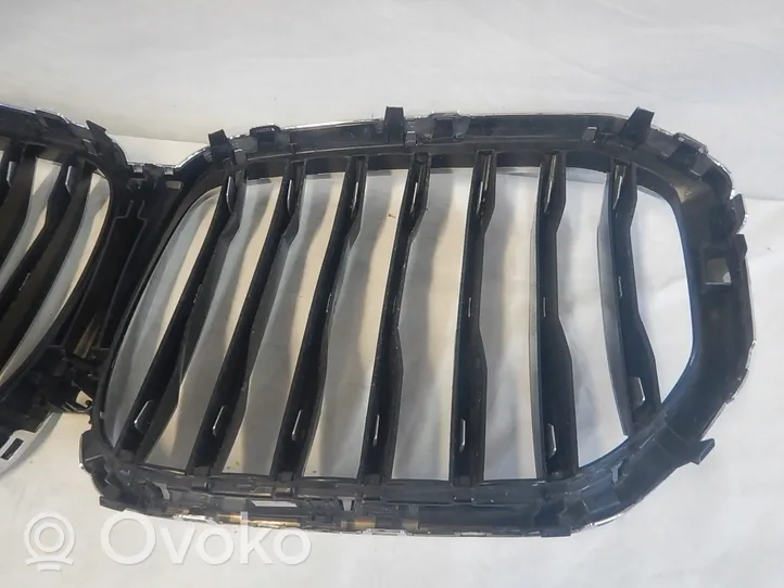 BMW X5 G05 Maskownica / Grill / Atrapa górna chłodnicy 7454887