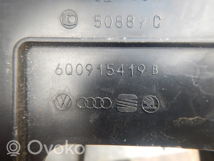 Skoda Fabia Mk1 (6Y) Podstawa / Obudowa akumulatora 6Q0915419B