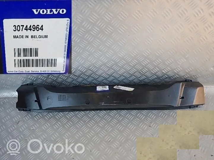 Volvo V50 Traversa del paraurti anteriore 30698551