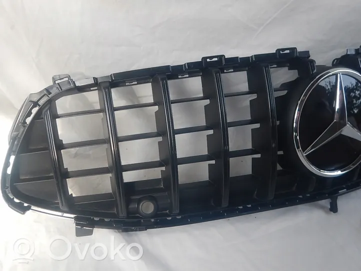 Mercedes-Benz CLA C118 X118 Grille calandre supérieure de pare-chocs avant A1188883600