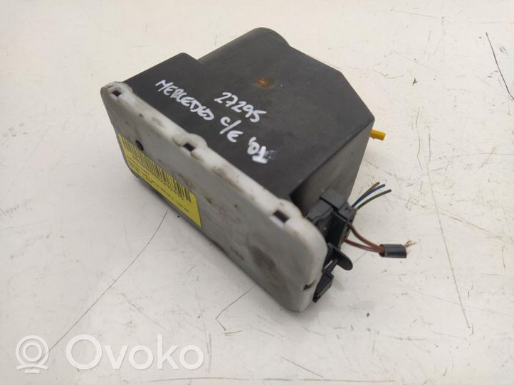 Mercedes-Benz E W124 Door central lock control unit/module 1248001148