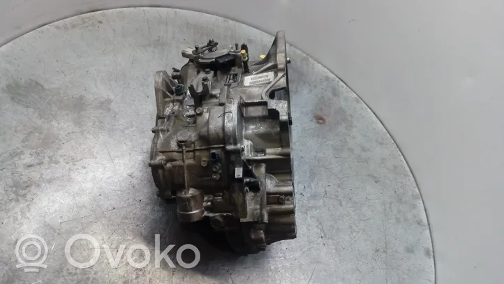 Volvo S60 Mechaninė 5 pavarų dėžė 8251718