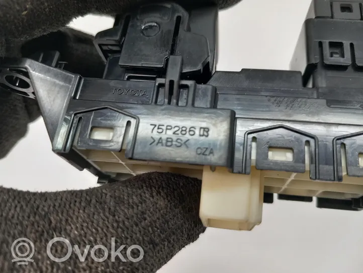 Toyota Yaris Käsijarrun/pysäköintijarrun kytkin 84390K0010