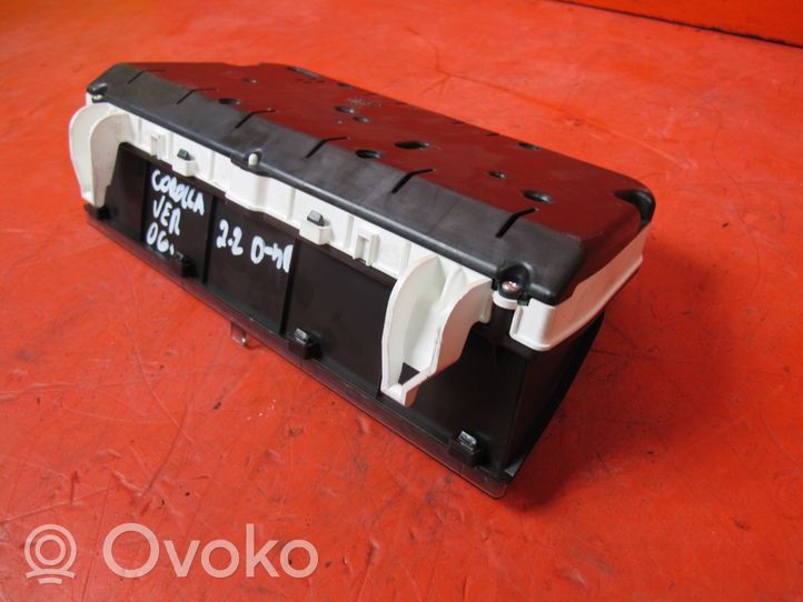 Toyota Corolla Verso E121 Compteur de vitesse tableau de bord 838000F091