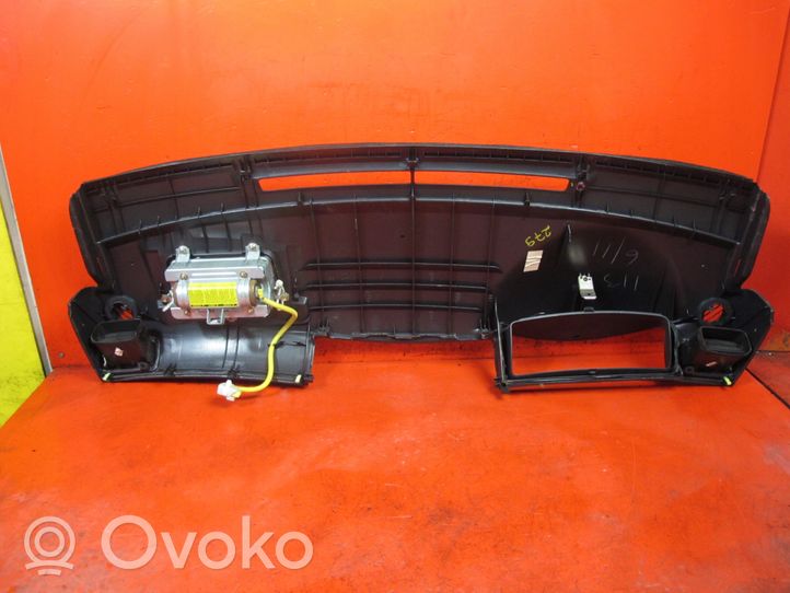 Toyota Corolla E120 E130 Oro pagalvių komplektas su panele 4513002230