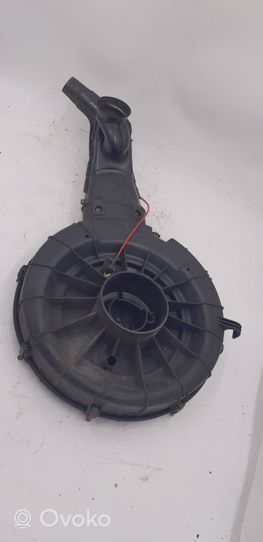 Opel Kadett E Boîtier de filtre à air 90324443