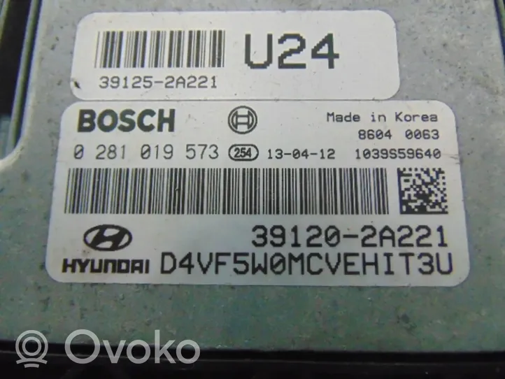 Hyundai i40 Motora vadības bloka ECU 39120-2A221