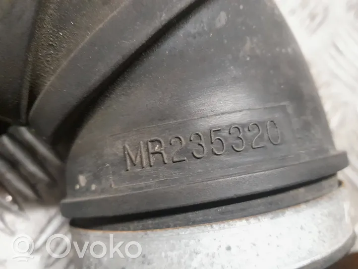 Mitsubishi Carisma Część rury dolotu powietrza MR235320