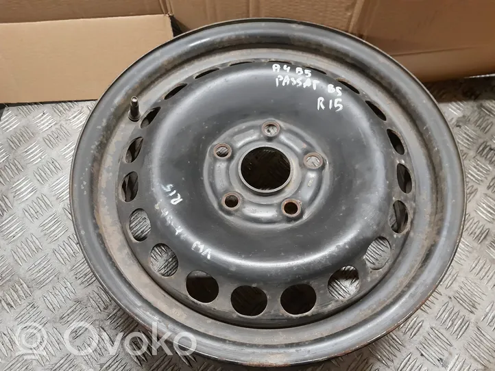 Volkswagen PASSAT B5 R 15 plieninis štampuotas ratlankis (-iai) 4B0601027