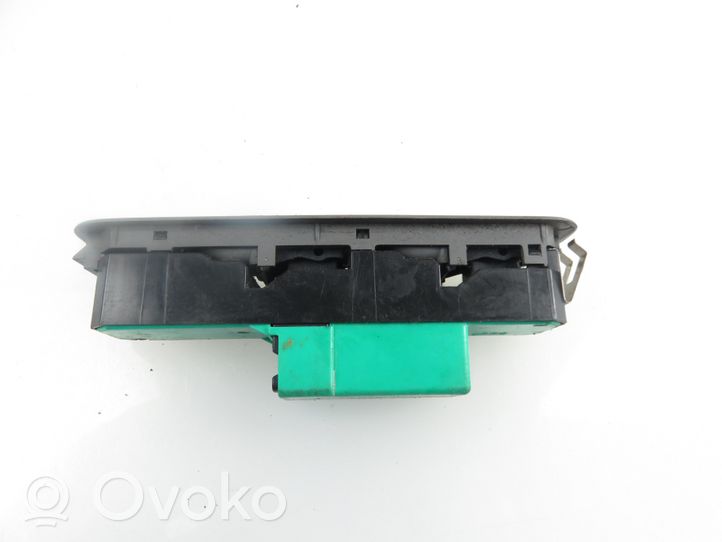 Suzuki Alto Electric window control switch 