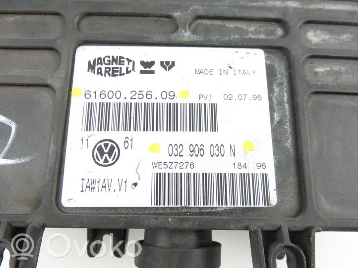 Volkswagen Golf III Calculateur moteur ECU 6160025609