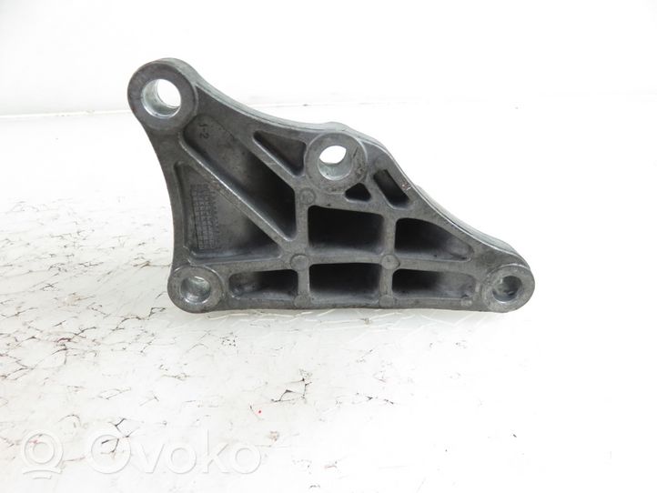 Ford Focus Gearbox mounting bracket 