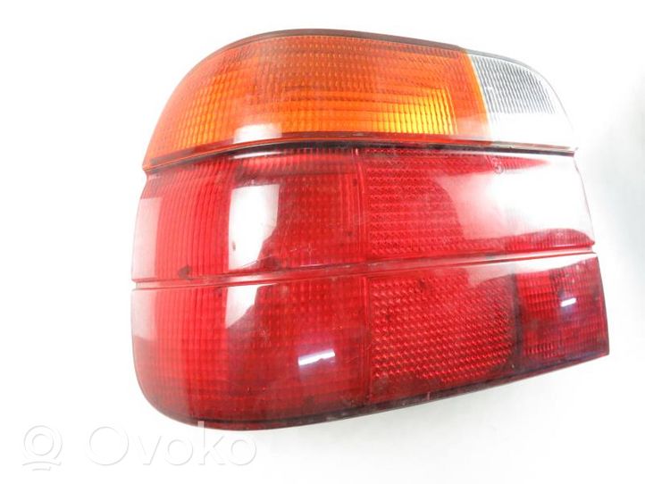 BMW 3 E36 Galinis žibintas kėbule 8353805