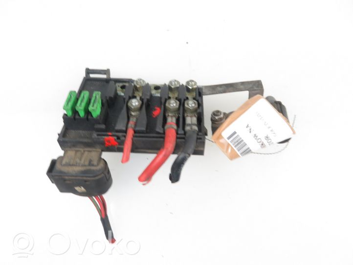 Volkswagen Golf IV Battery relay fuse 