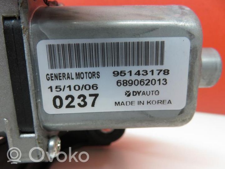 Opel Karl Takalasinpyyhkimen moottori 689062013