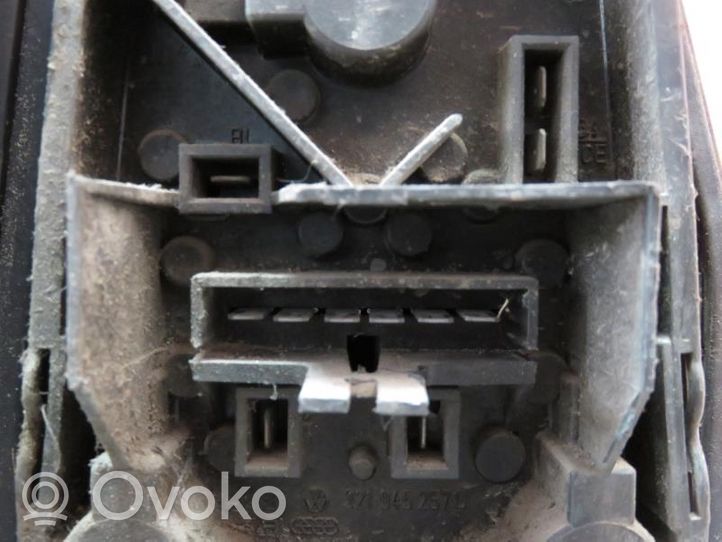 Volkswagen PASSAT Lampa tylna 321945257D