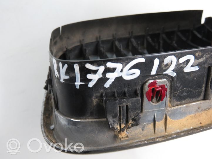 BMW 5 E39 Kratka wlotu powietrza na maskę 8159316