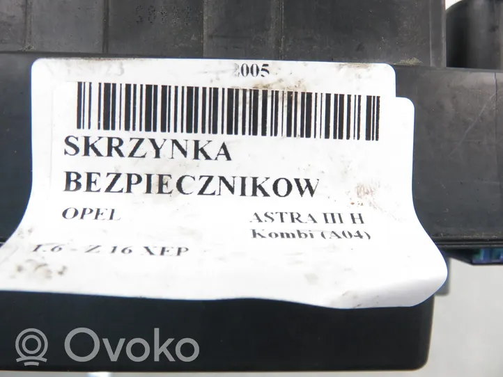 Opel Astra H Skrzynka bezpieczników / Komplet 5DK00866814