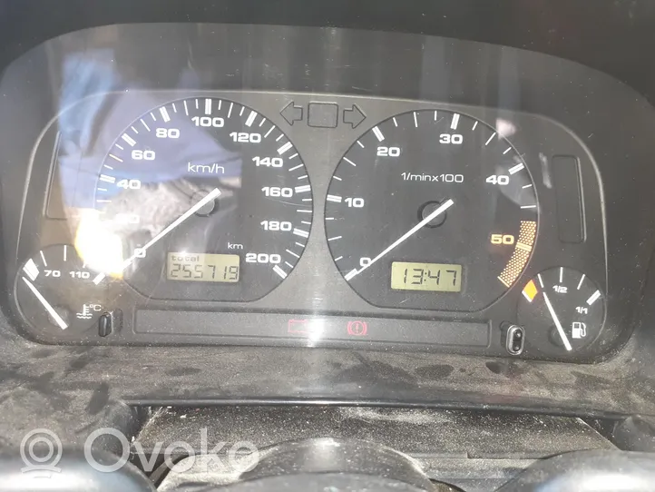 Volkswagen Caddy Speedometer (instrument cluster) 