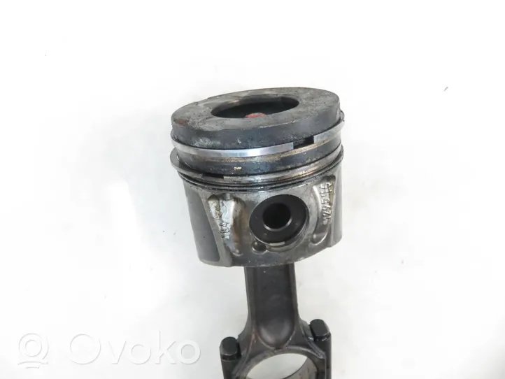 Ford Kuga I Piston avec bielle 085190