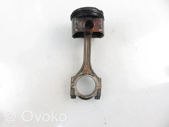 Toyota RAV 4 (XA30) Piston avec bielle 