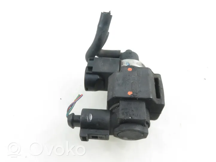 Audi A6 S6 C6 4F Valve vacuum 