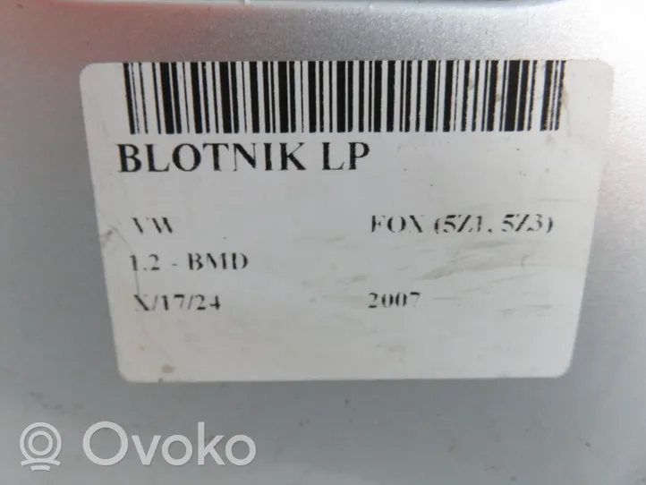 Volkswagen Fox Błotnik przedni 