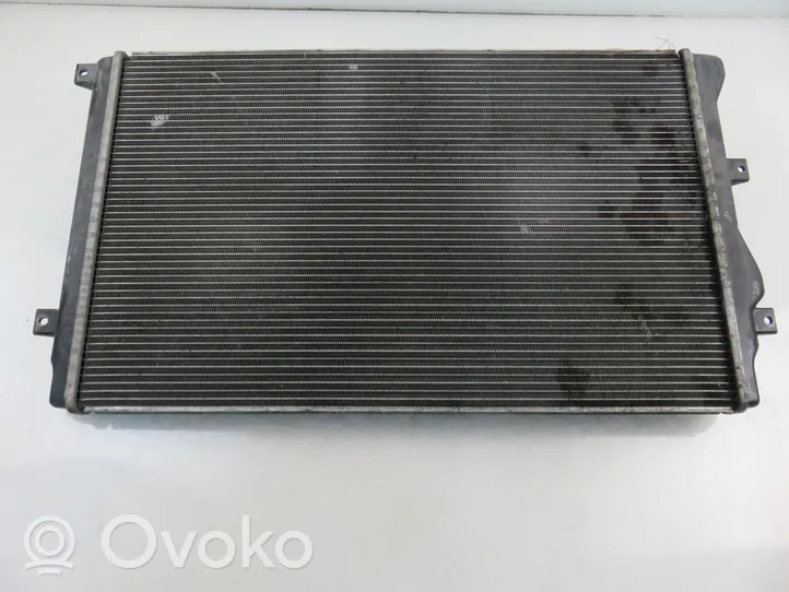 Volkswagen PASSAT B6 Radiateur de refroidissement 