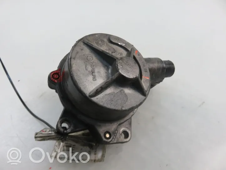 Volkswagen PASSAT B5.5 Vacuum pump 