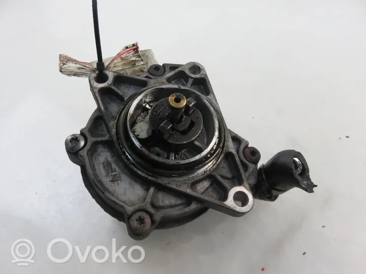 Volkswagen PASSAT B5.5 Vacuum pump 