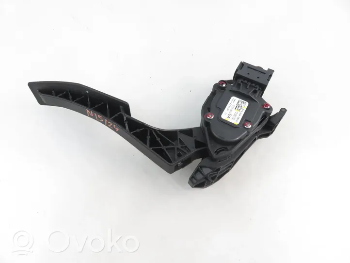 Opel Astra J Accelerator throttle pedal 13252702EA