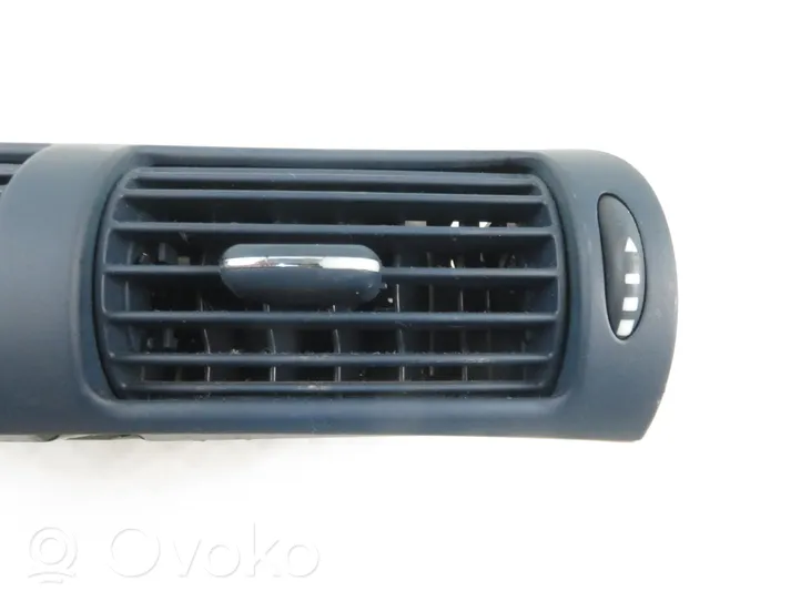 Mercedes-Benz C AMG W203 Copertura griglia di ventilazione laterale cruscotto 