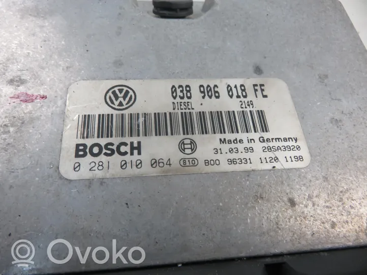 Volkswagen PASSAT B5 Variklio valdymo blokas 0281010064