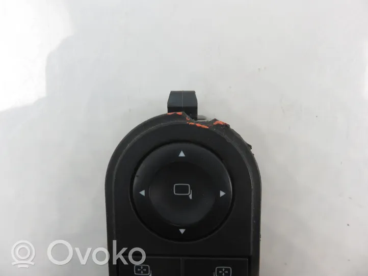 Opel Zafira B Electric window control switch 