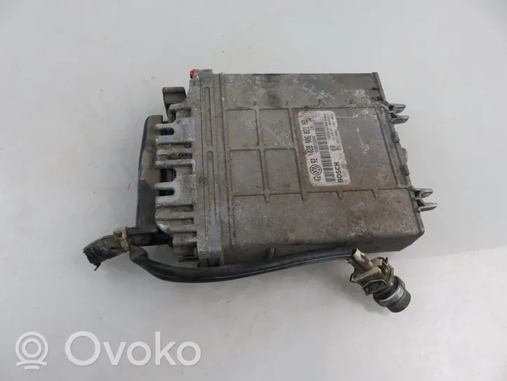 Volkswagen Golf III Calculateur moteur ECU 0281001729