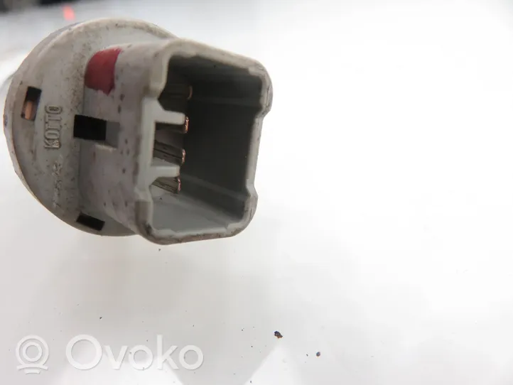 Toyota Yaris Takavalon polttimon suojan pidike 