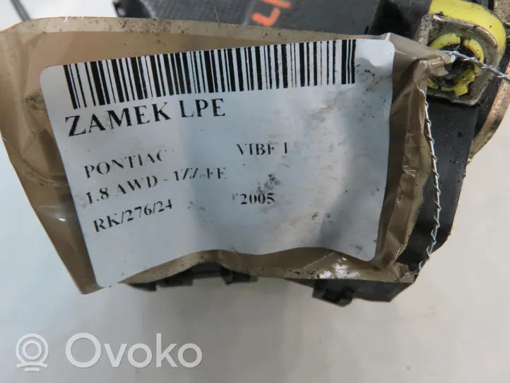 Pontiac Vibe Zamek drzwi przednich 