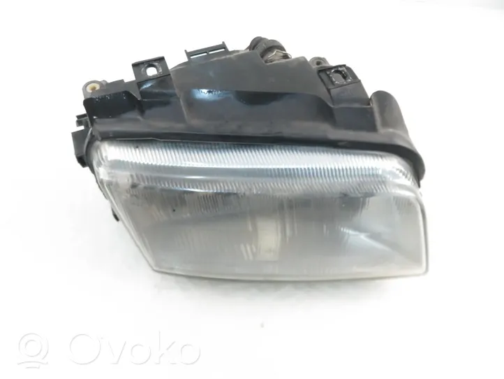 Audi A4 S4 B5 8D Lampa przednia 