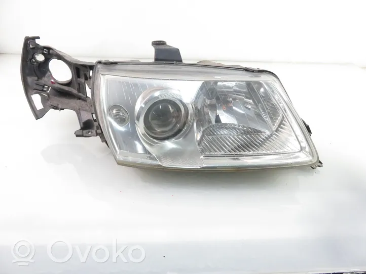 Saab 9-5 Lampa przednia 