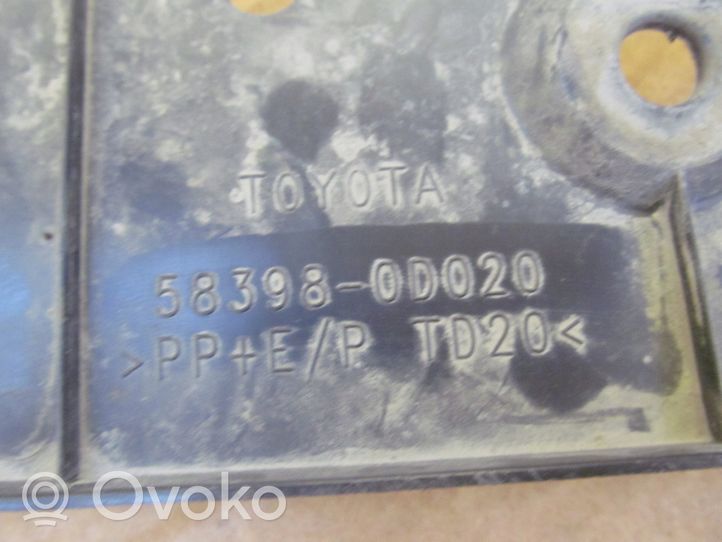 Toyota Yaris Takapuskurin alustan suoja välipohja A583980D020