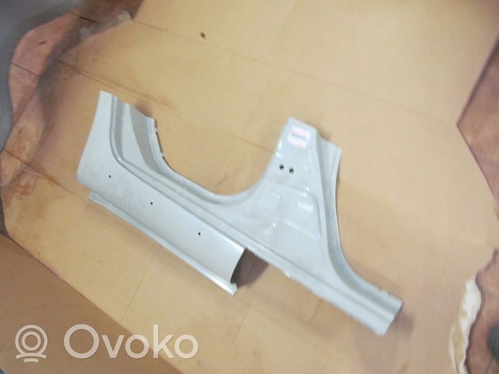 Suzuki Swift Etukynnys (korin osa) 6101103R