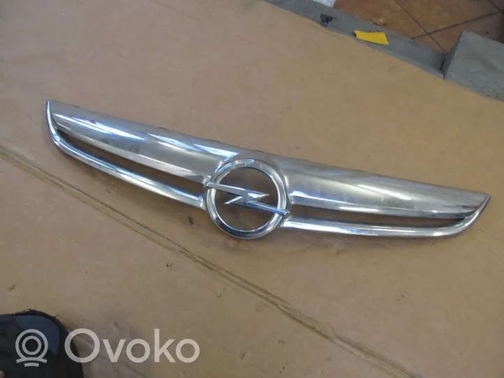 Opel Corsa D Grille de calandre avant 13286001