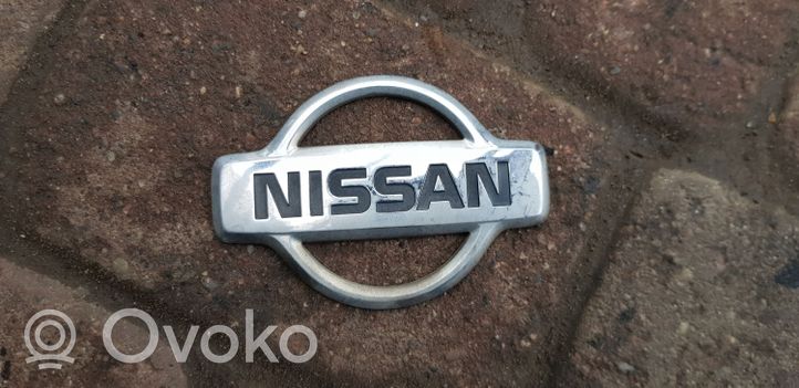 Nissan Terrano Значок производителя / буквы модели 