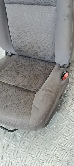 Isuzu D-Max Front passenger seat 