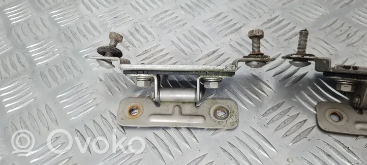 Isuzu D-Max Tailgate hinge 