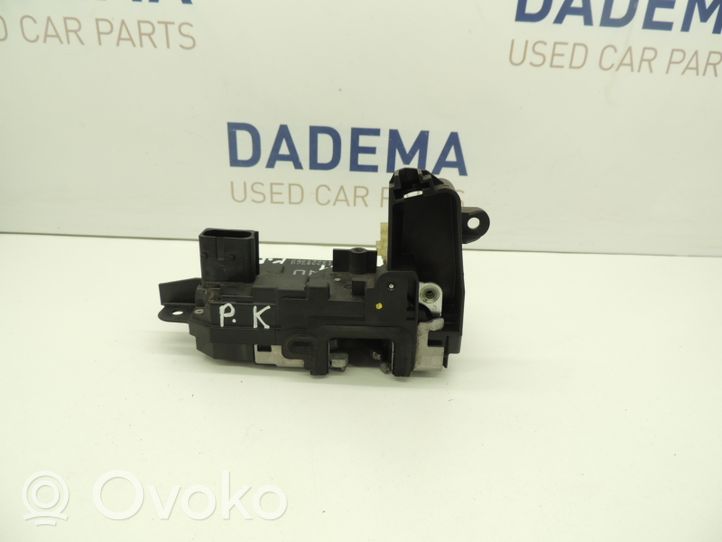 Opel Zafira B Front door lock 13220369